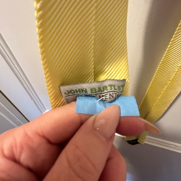 Men’s Yellow Tie - Picture 2 of 3